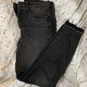 Gap high waist button fly frayed ankle skinny jeans size 28